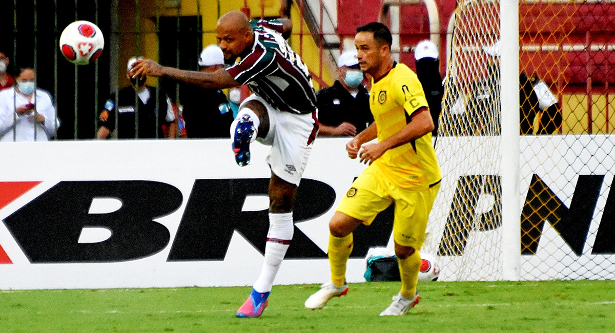 Fluminense se sobrepone al mal comienzo y vence a Madureira con gol relámpago de Arias
