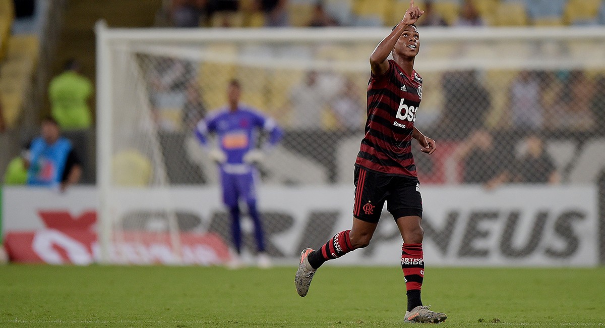Flamengo bate o Vasco e aumenta invencibilidade contra rival
