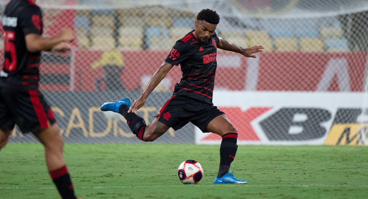 Con dos goles de Rodrigo Muniz, Flamengo domina y golea al Resende en el Maracaná
