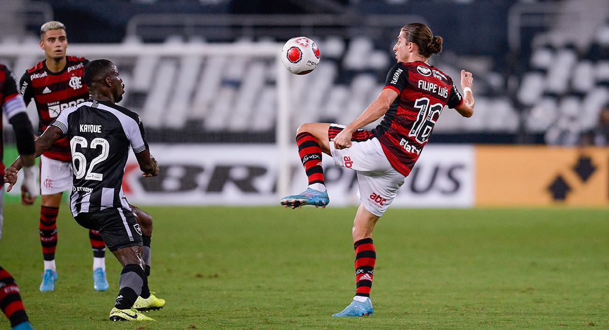 Flamengo domina de principio a fin el Botafogo y gana clásico a Nilton Santos